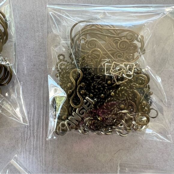 Over 10 Bags of Assorted Jewelry Making Supplies - Picture 9 of 13